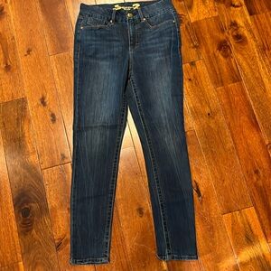 Wome Seven7 Jeans sizes 8 skinny jeans